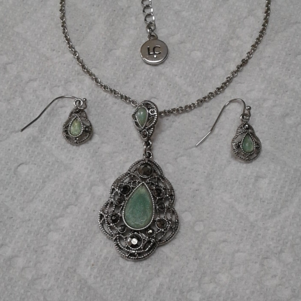 Earrings and necklace set
